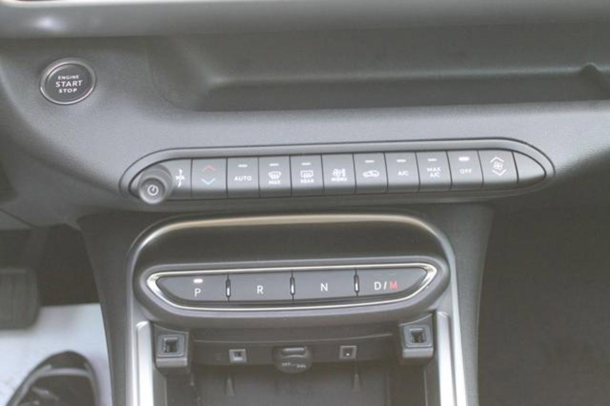Jeep Avenger 1.2 turbo Summit fwd 100cv (19)