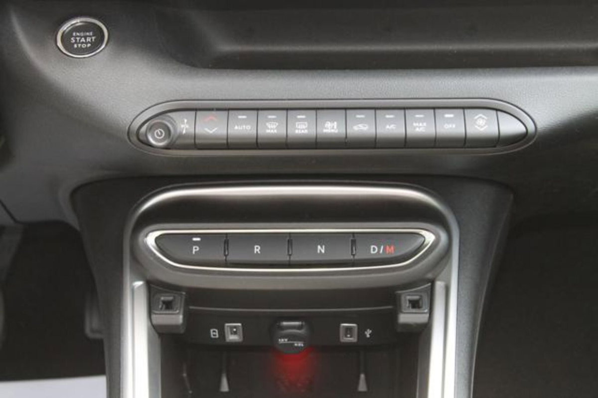 Jeep Avenger 1.2 turbo Summit fwd 100cv (12)