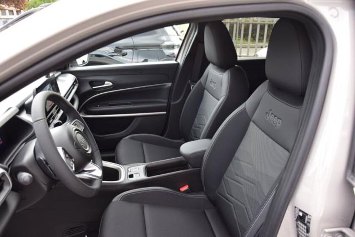 Jeep Avenger 1.2 turbo Summit fwd 100cv (12)
