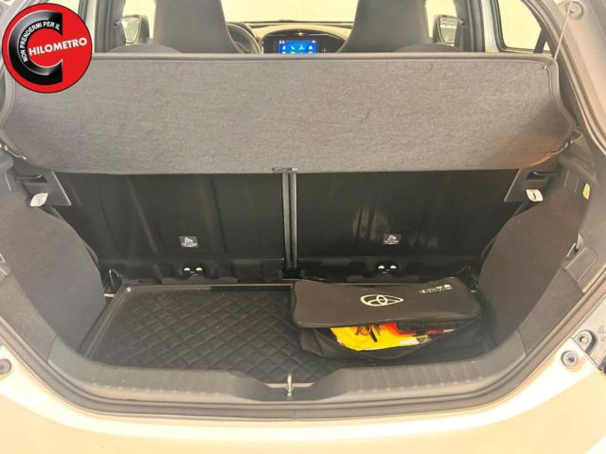 Toyota Aygo X 1.0 VVT-i 72 CV 5 porte Limited S-CVT (13)