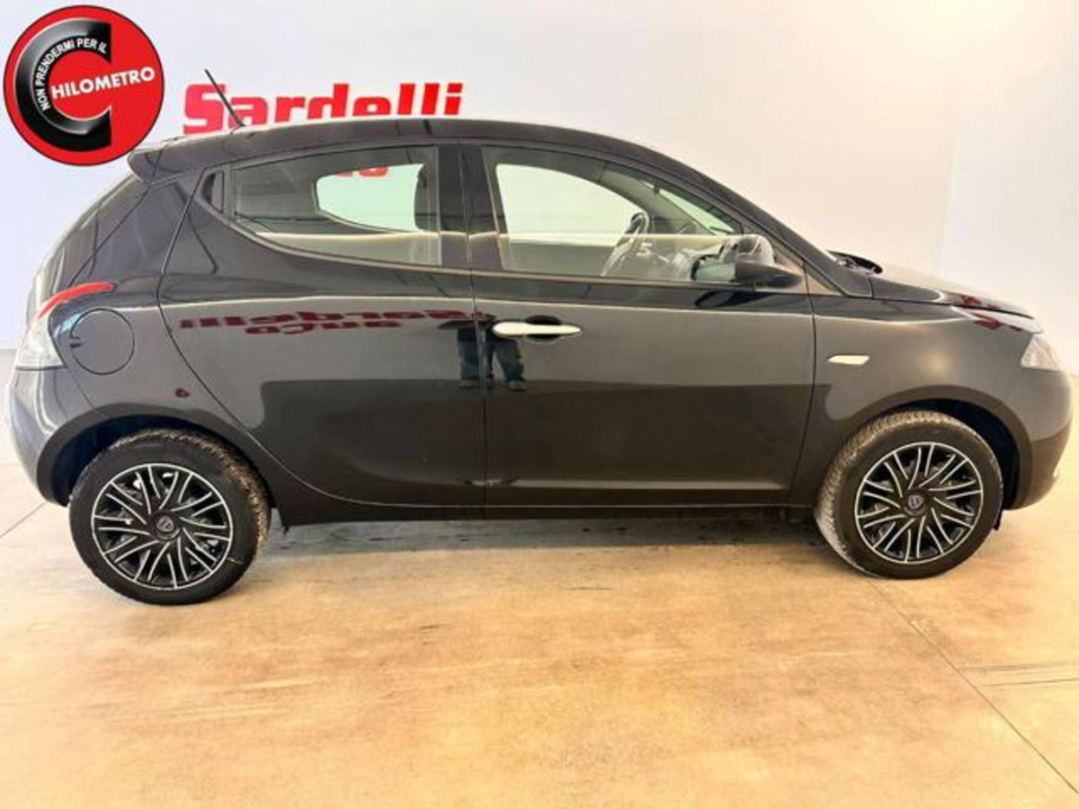 Lancia Ypsilon 1.0 FireFly 5 porte S&S Hybrid Gold Plus (6)
