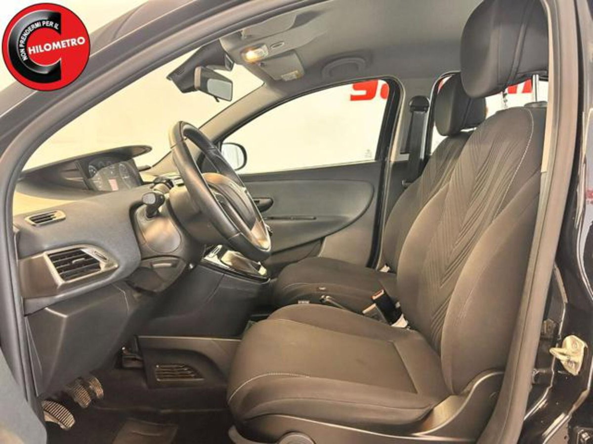 Lancia Ypsilon 1.0 FireFly 5 porte S&S Hybrid Gold Plus (8)
