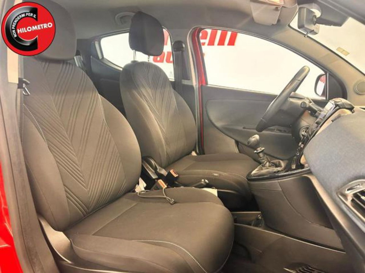Lancia Ypsilon 1.0 FireFly 5 porte S&S Hybrid Gold Plus (8)