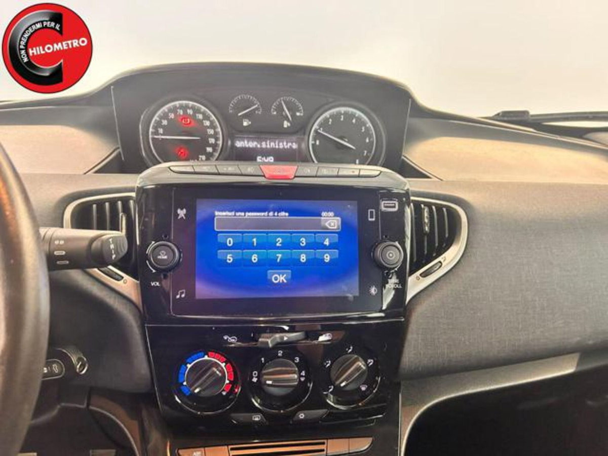 Lancia Ypsilon 1.0 FireFly 5 porte S&S Hybrid Gold Plus (9)