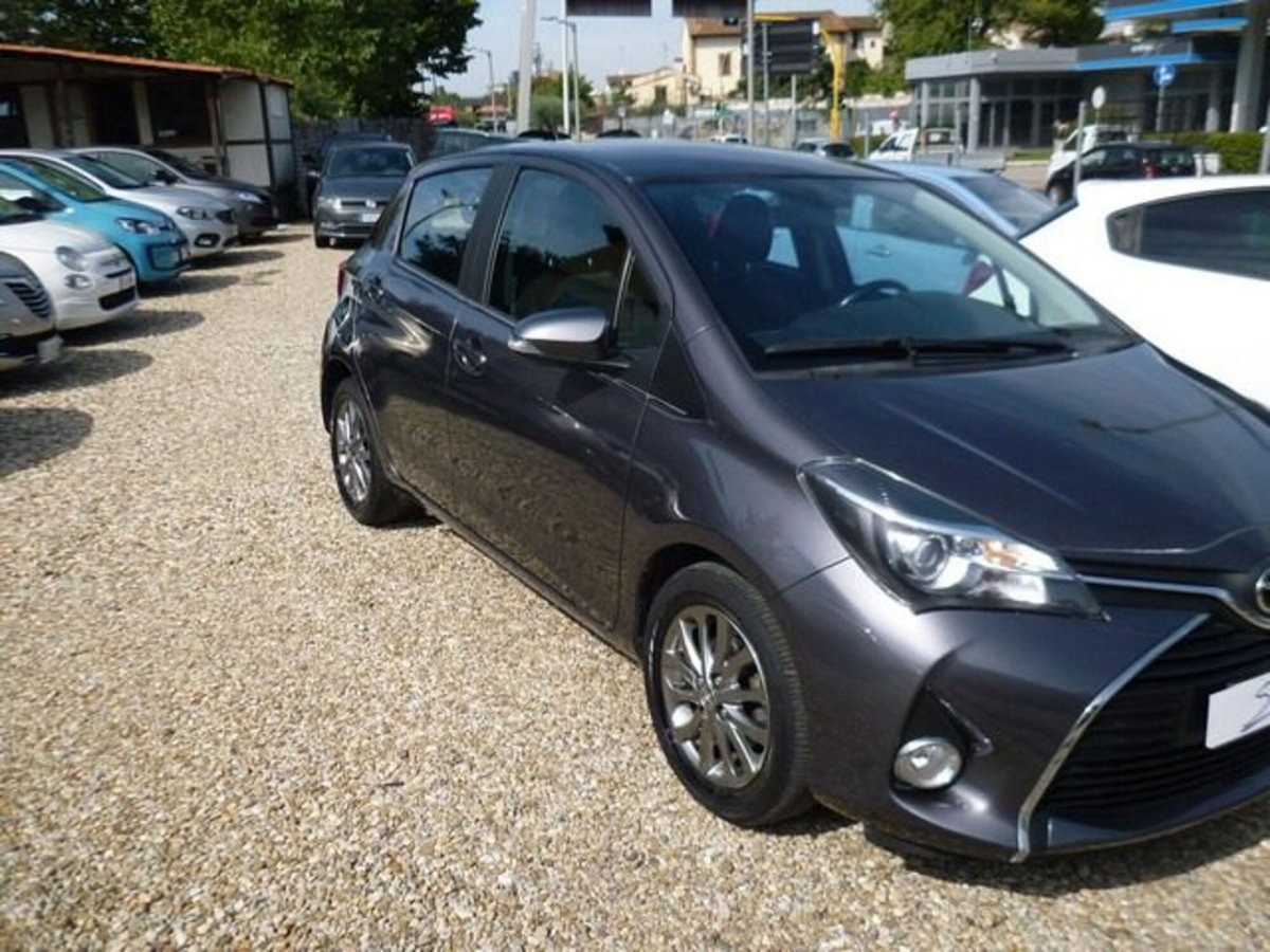 Toyota Yaris 1.D-4D 5 porte Active (2)