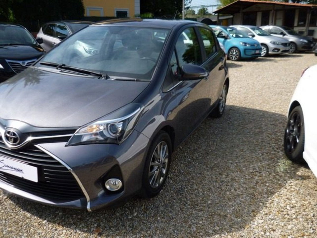 Toyota Yaris 1.D-4D 5 porte Active (3)