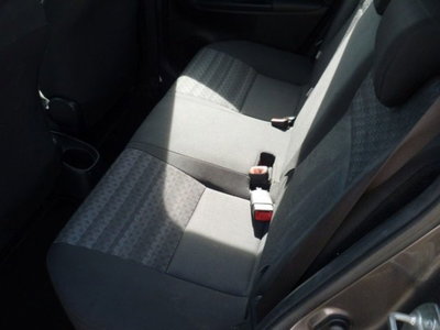 Toyota Yaris 1.D-4D 5 porte Active (7)
