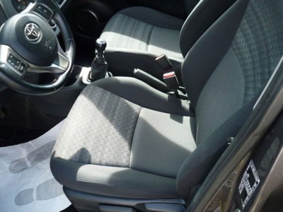Toyota Yaris 1.D-4D 5 porte Active (8)