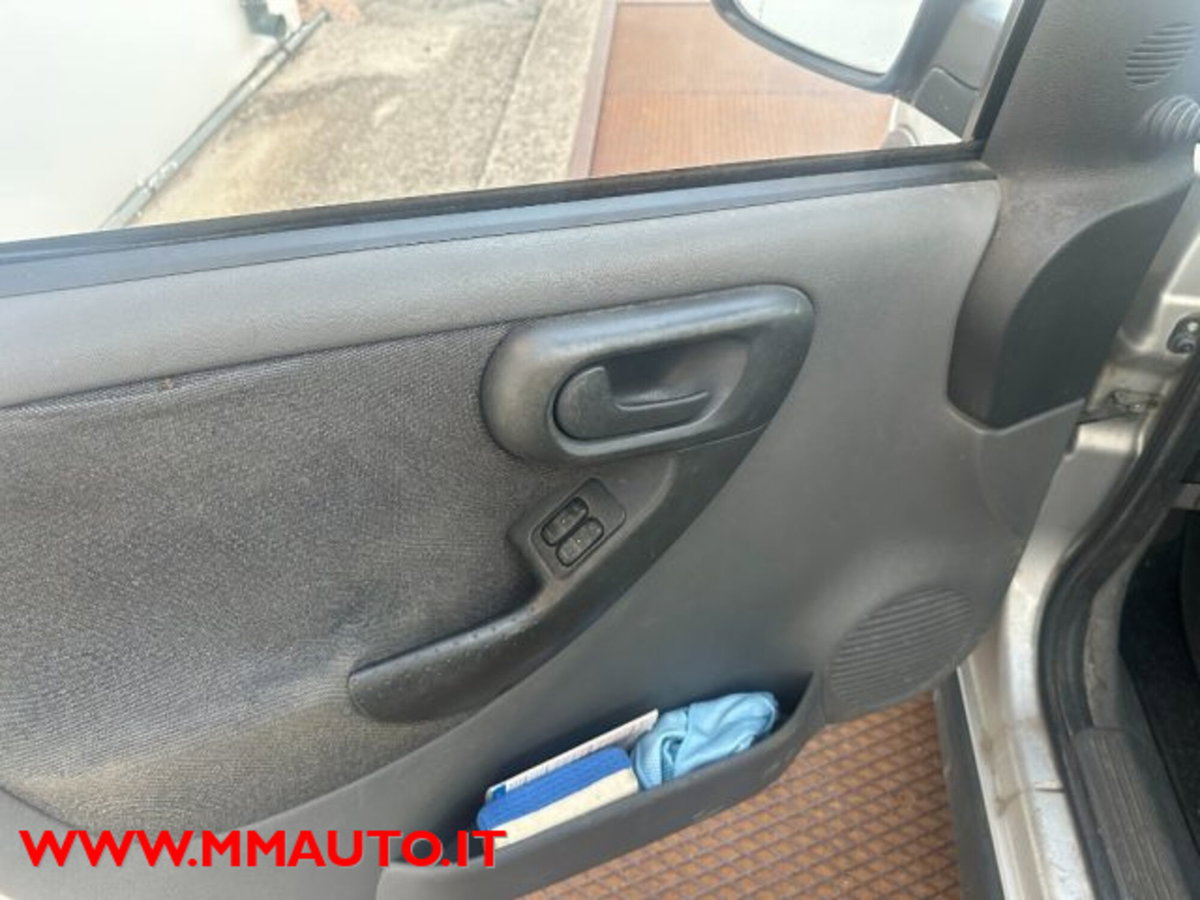 Opel Corsa 1.2i 16V cat 5 porte Comfort (8)