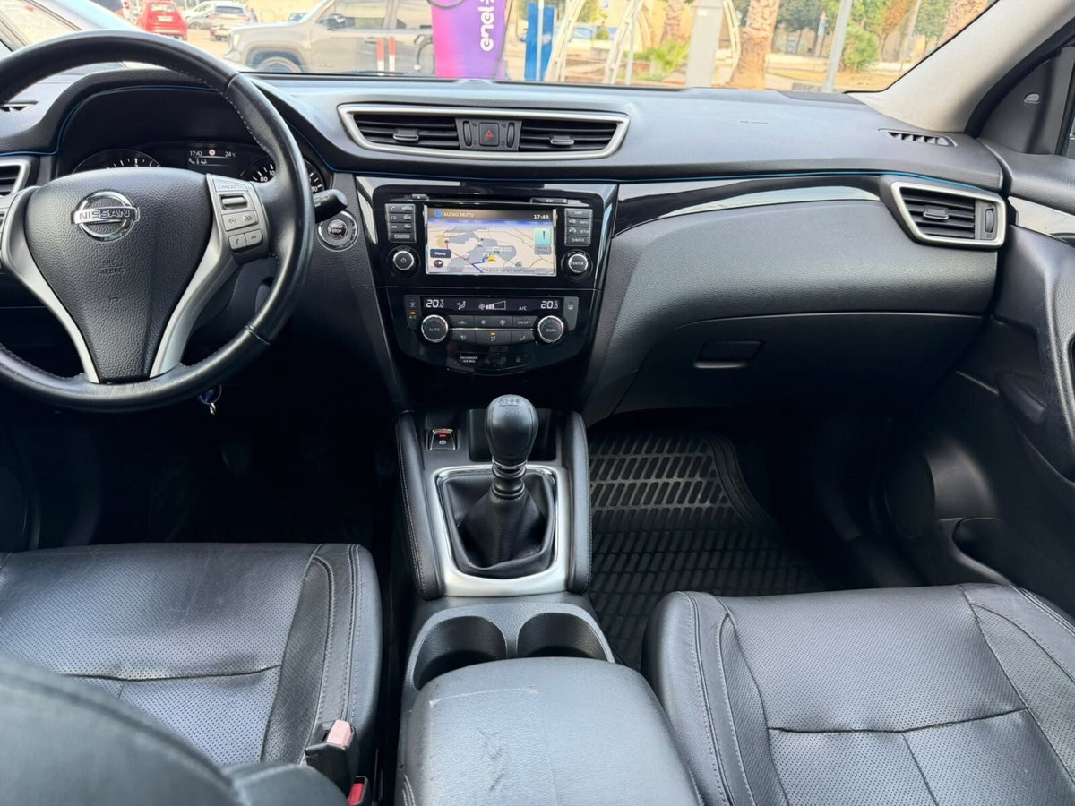 Nissan Qashqai 1.6 dCi 4WD Acenta Premium (14)