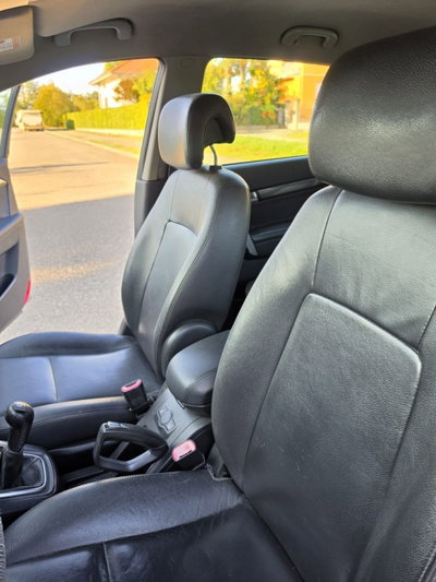 Chevrolet Captiva 2.0 VCDi Sport (16)