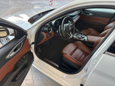 Alfa Romeo Giulia 2.2 Turbodiesel 210 CV AT8 AWD Q4 Veloce (12)