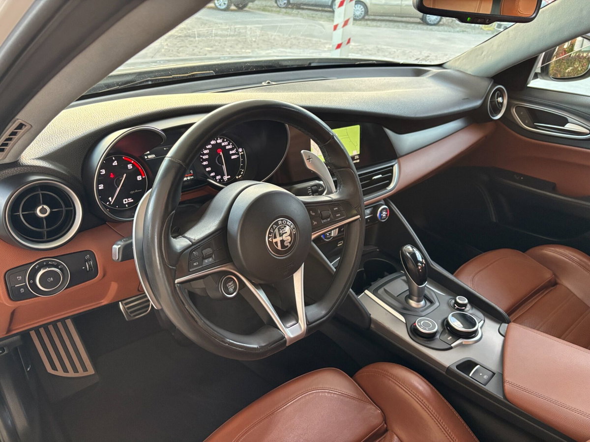 Alfa Romeo Giulia 2.2 Turbodiesel 210 CV AT8 AWD Q4 Veloce (17)