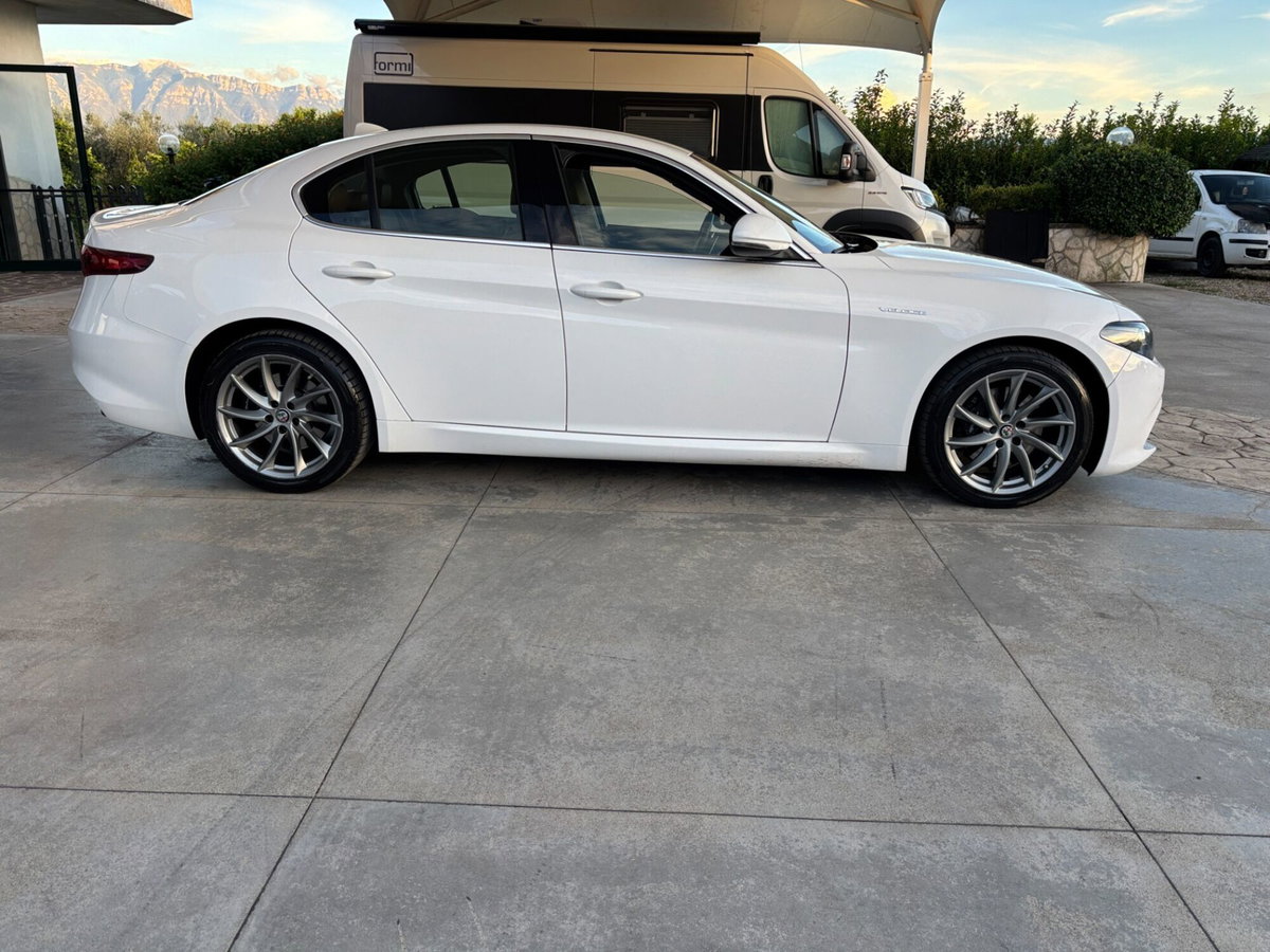 Alfa Romeo Giulia 2.2 Turbodiesel 210 CV AT8 AWD Q4 Veloce (4)