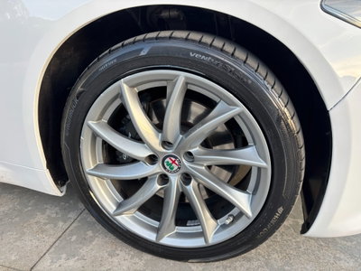 Alfa Romeo Giulia 2.2 Turbodiesel 210 CV AT8 AWD Q4 Veloce (6)