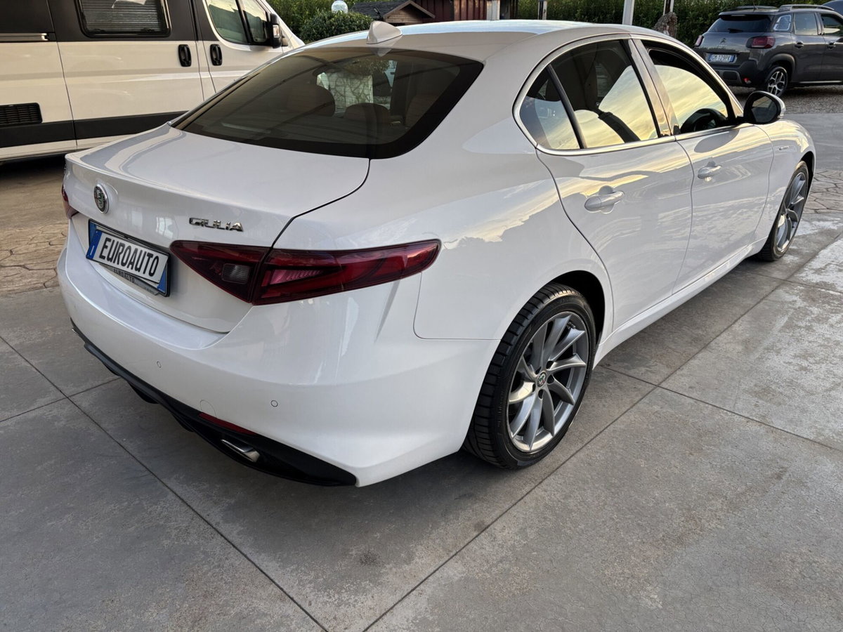Alfa Romeo Giulia 2.2 Turbodiesel 210 CV AT8 AWD Q4 Veloce (7)