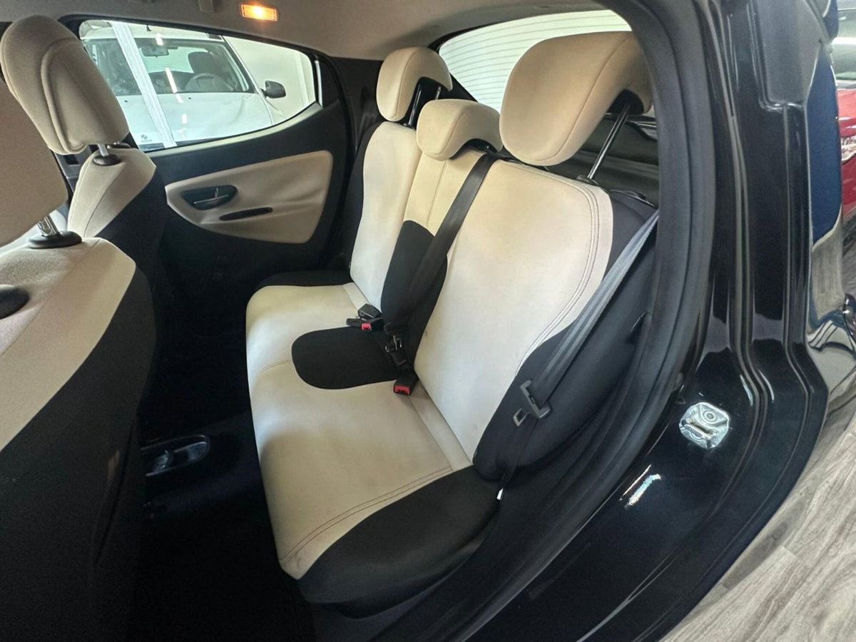 Lancia Ypsilon 1.2 69 CV 5 porte Gold (10)