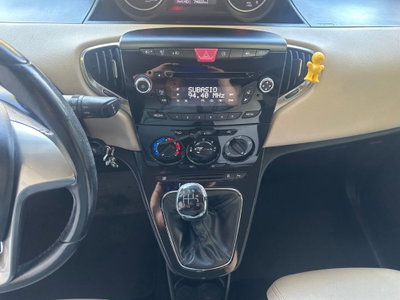 Lancia Ypsilon 1.2 69 CV 5 porte Gold (12)