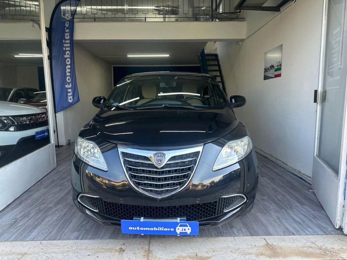 Lancia Ypsilon 1.2 69 CV 5 porte Gold (2)