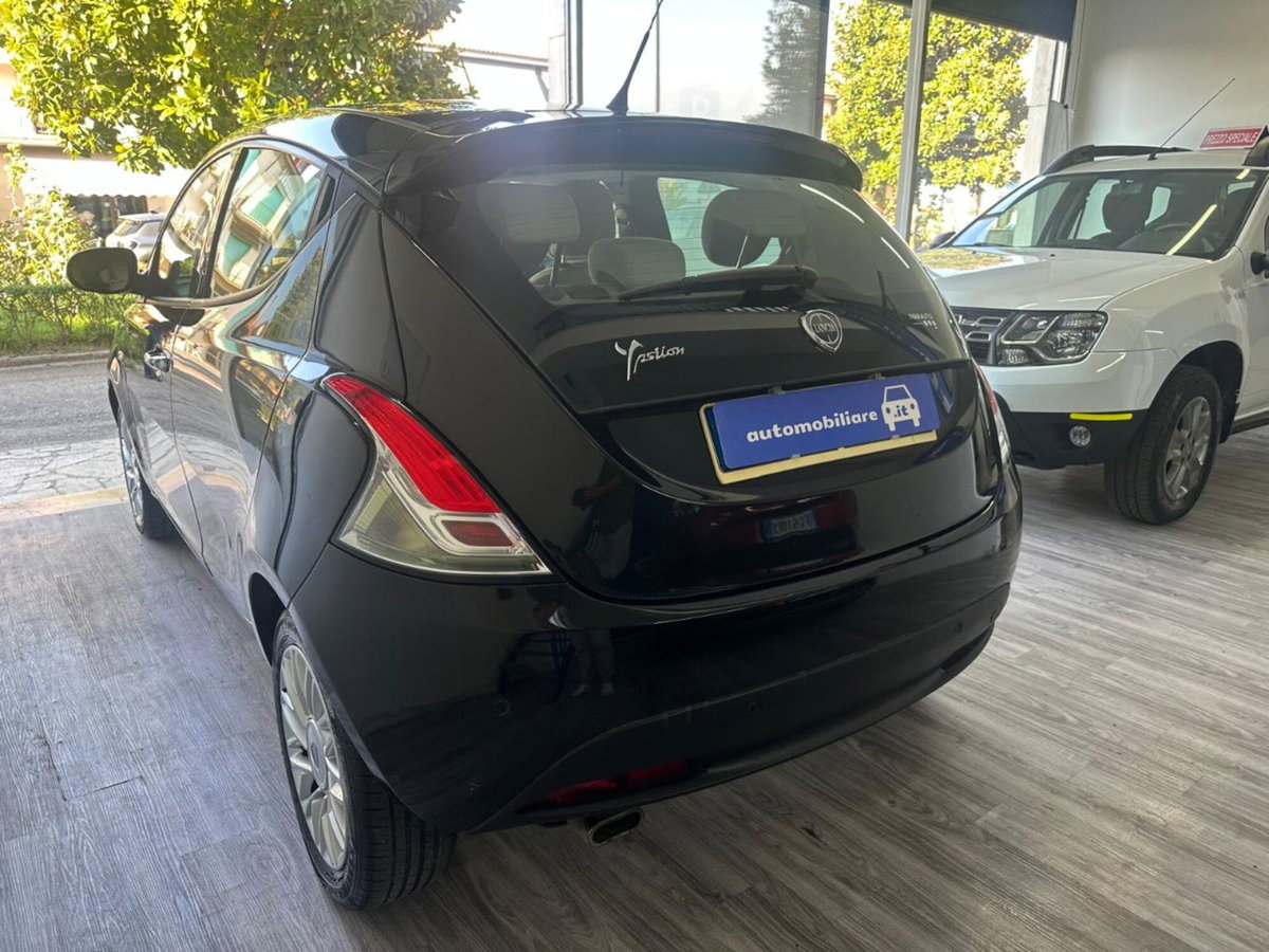 Lancia Ypsilon 1.2 69 CV 5 porte Gold (6)