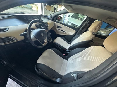 Lancia Ypsilon 1.2 69 CV 5 porte Gold (7)