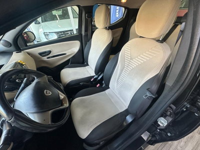 Lancia Ypsilon 1.2 69 CV 5 porte Gold (8)