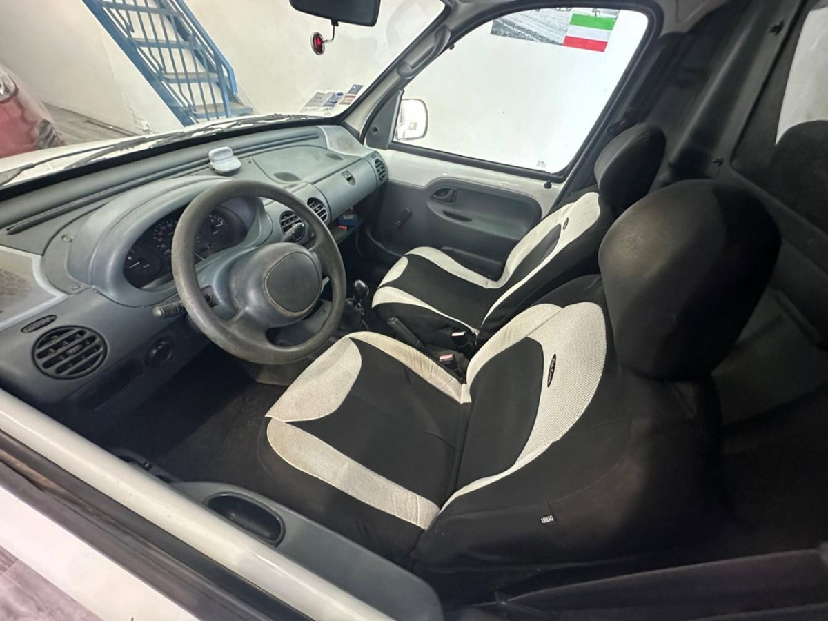 Renault Kangoo 1.5 dCi 65CV cat Confort Express (7)