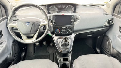 Lancia Ypsilon 1.0 FireFly 5 porte S&S Hybrid Gold Plus (10)