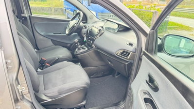 Lancia Ypsilon 1.0 FireFly 5 porte S&S Hybrid Gold Plus (11)