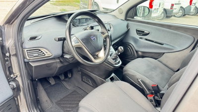 Lancia Ypsilon 1.0 FireFly 5 porte S&S Hybrid Gold Plus (6)