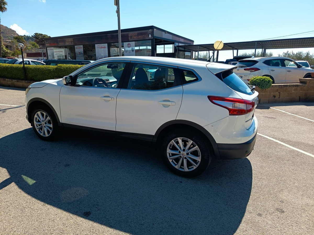 Nissan Qashqai 1.5 dCi Visia (4)