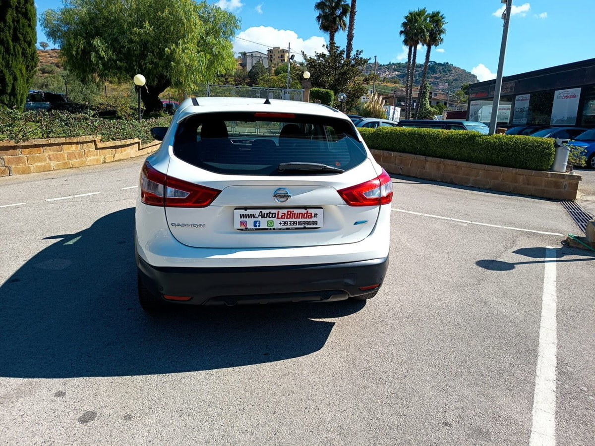 Nissan Qashqai 1.5 dCi Visia (6)
