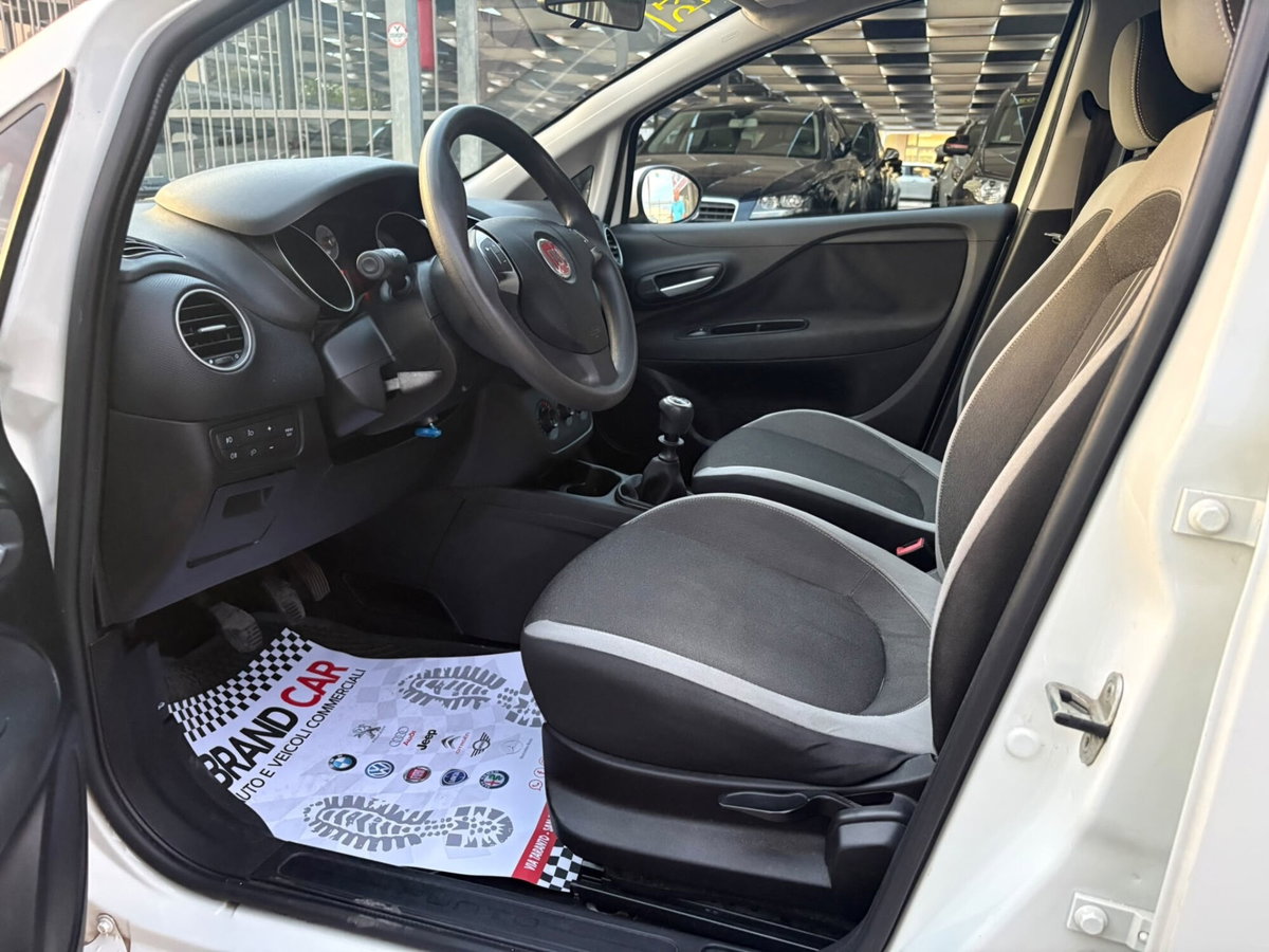 Fiat Punto 1.4 8V 5 porte Natural Power Virgin Radio (10)