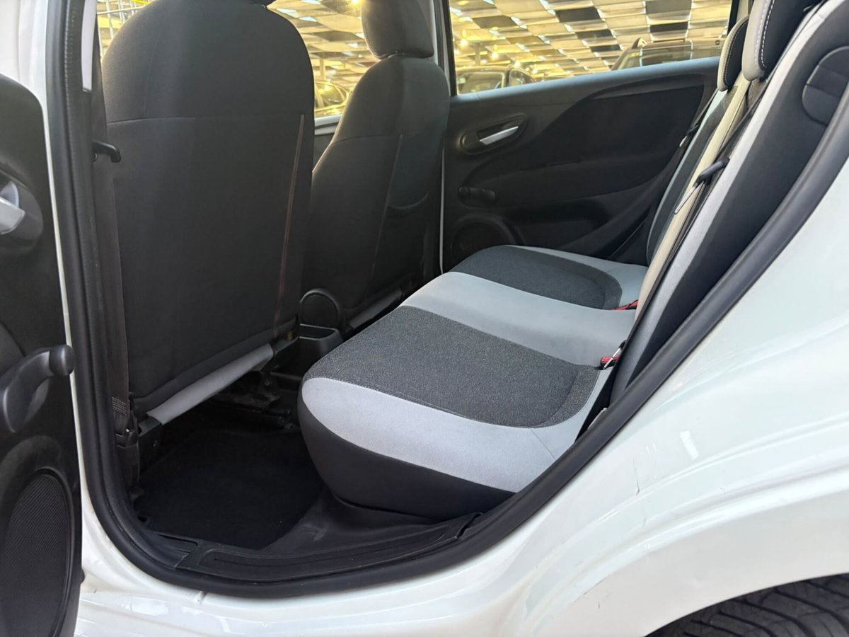 Fiat Punto 1.4 8V 5 porte Natural Power Virgin Radio (16)