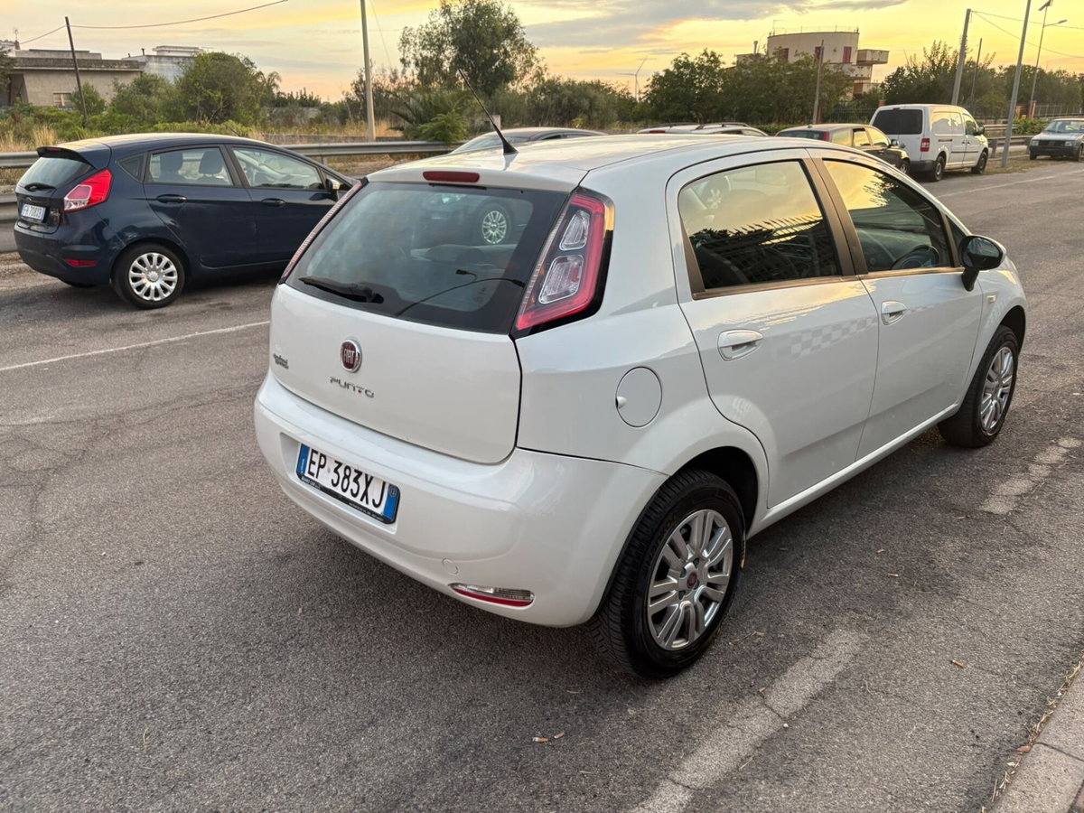 Fiat Punto 1.4 8V 5 porte Natural Power Virgin Radio (5)