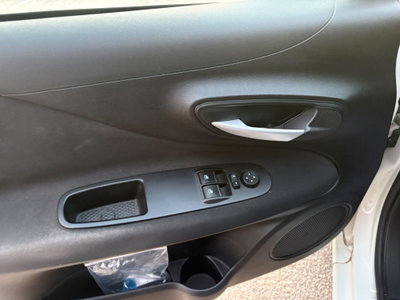 Fiat Punto 1.4 8V 5 porte Natural Power Virgin Radio (9)
