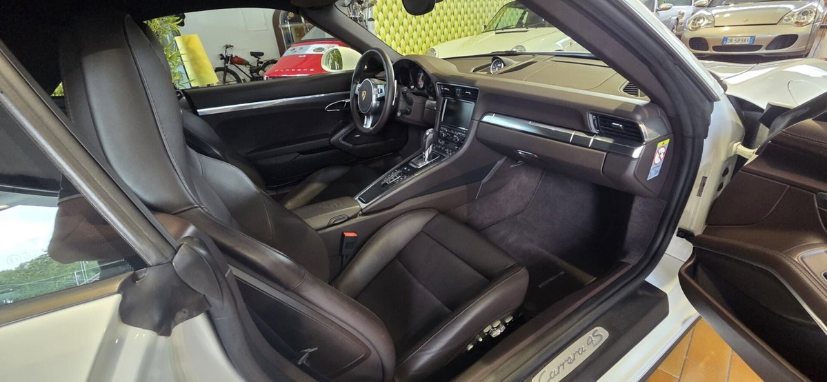 Porsche 911 Cabrio 3.8 Carrera 4S (10)