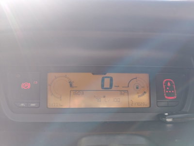 Citroen Grand C4 Picasso 1.6 e-HDi 115 Exclusive (14)