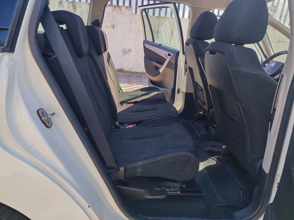 Citroen Grand C4 Picasso 1.6 e-HDi 115 Exclusive (16)