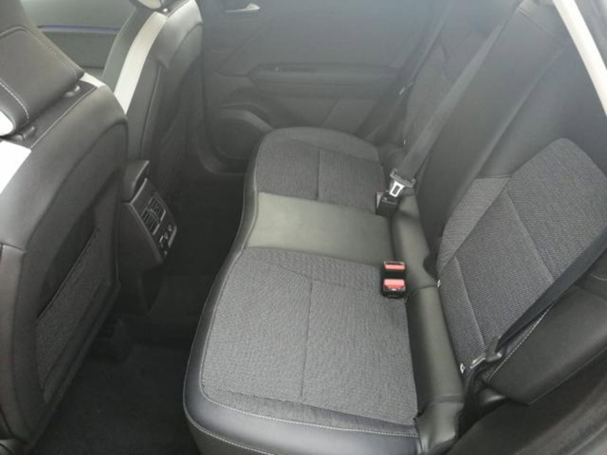 Renault Captur Plug-in Hybrid E-Tech 160 CV Intens (8)