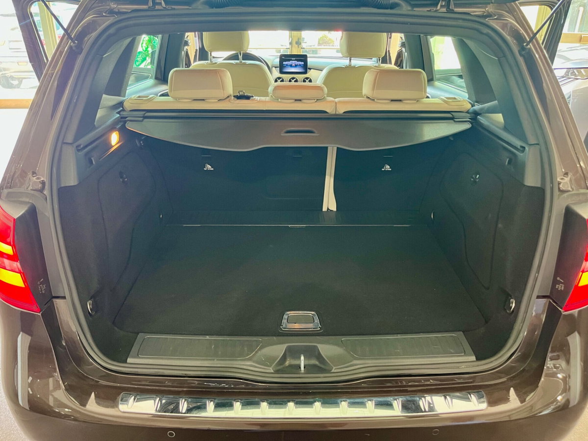 Mercedes-Benz Classe B 180 d Premium (10)