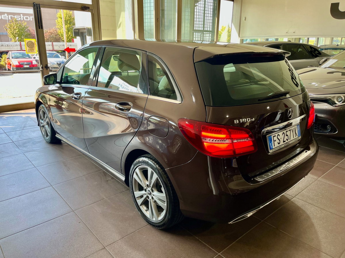 Mercedes-Benz Classe B 180 d Premium (3)