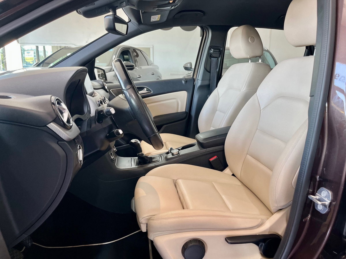 Mercedes-Benz Classe B 180 d Premium (5)
