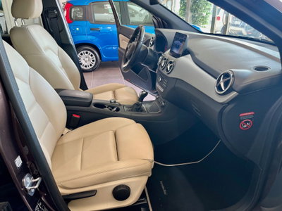 Mercedes-Benz Classe B 180 d Premium (6)