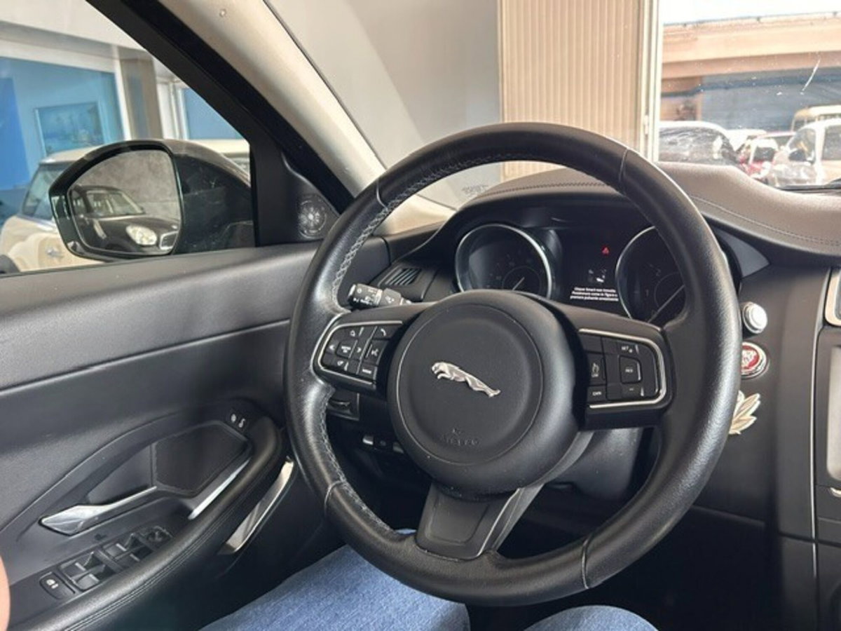 Jaguar E-Pace 2.0D 150 CV AWD aut. (18)