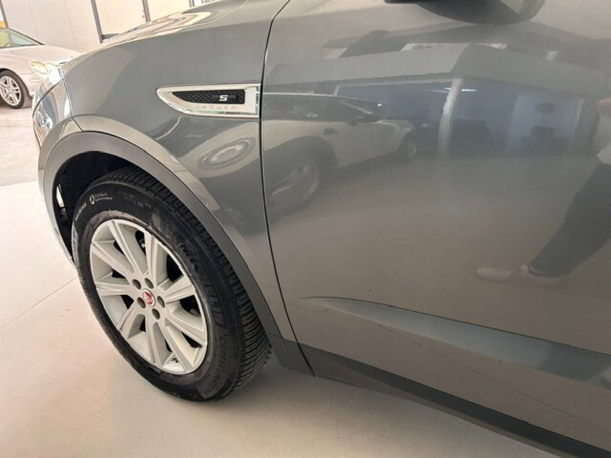 Jaguar E-Pace 2.0D 150 CV AWD aut. (19)