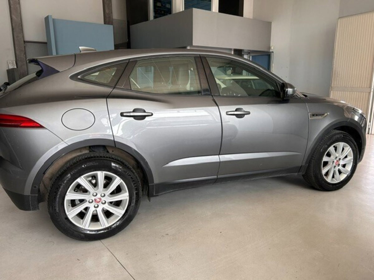 Jaguar E-Pace 2.0D 150 CV AWD aut. (9)