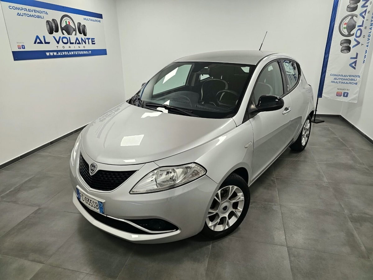 Lancia Ypsilon 1.2 69 CV 5 porte Platinum