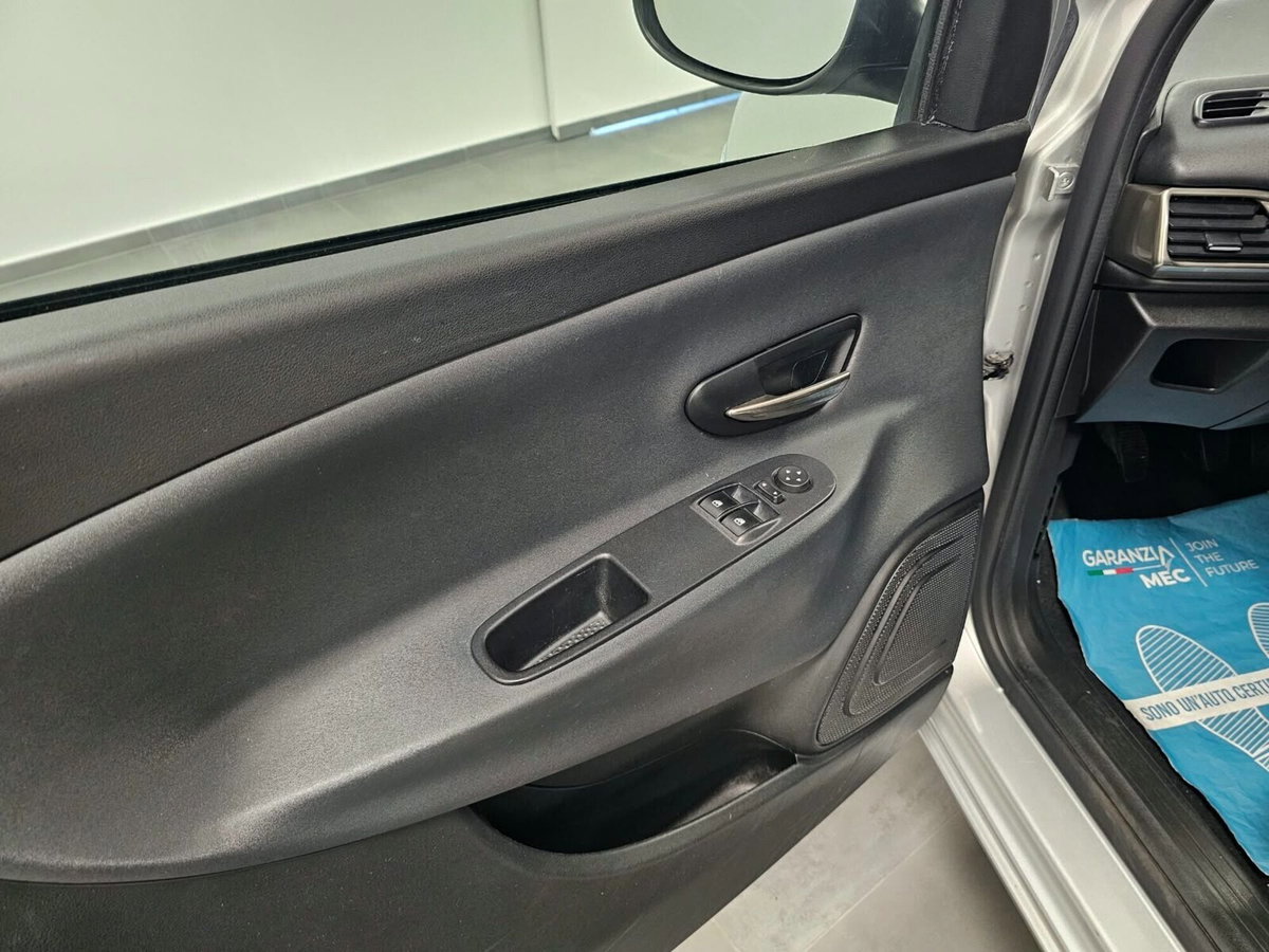 Lancia Ypsilon 1.2 69 CV 5 porte Platinum (11)