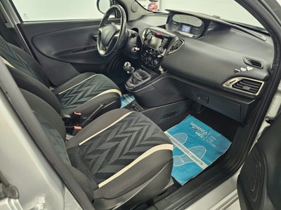 Lancia Ypsilon 1.2 69 CV 5 porte Platinum (16)